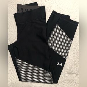 Under Armour black leggings
